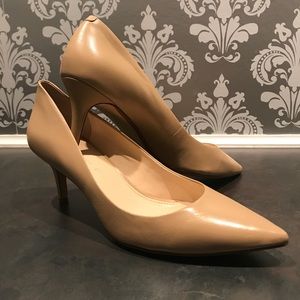 Banana Republic Kinsley Pointe Nude Pump sz/9.5